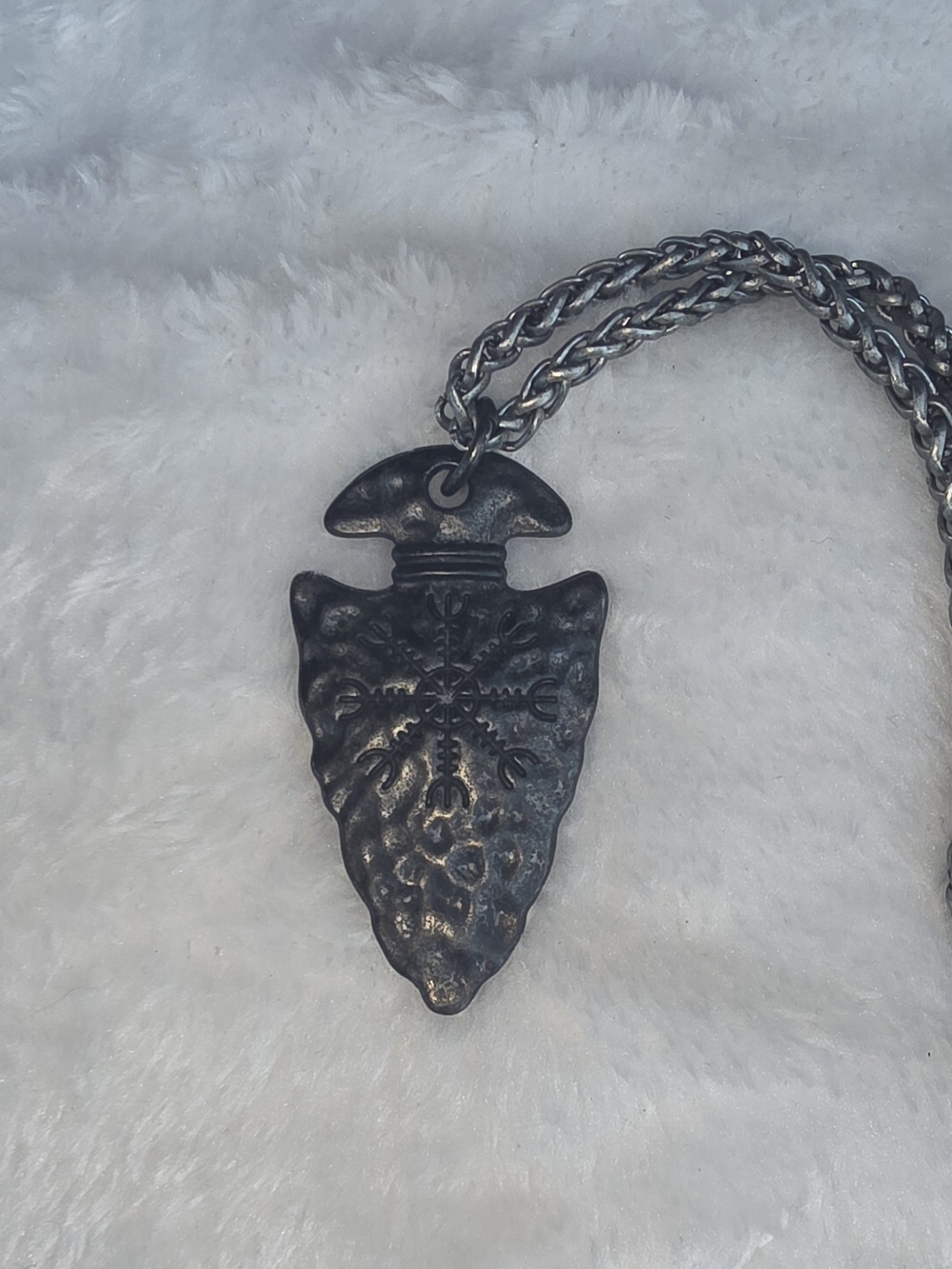Antique-Look Celtic Arrowhead Pendant Necklace in Aged Silver